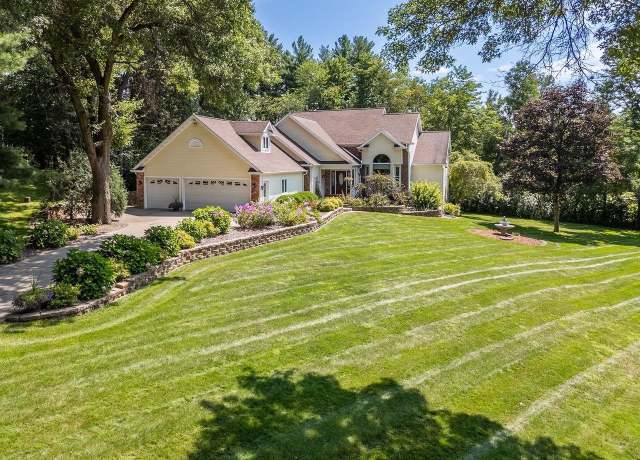 Property at S2916A Fairway Dr, Reedsburg, WI 53959, 3 beds, 3.5 baths
