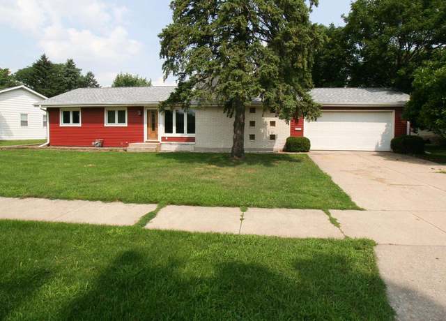 Property at 2423 Rutledge Ave, Janesville, WI 53545, 3 beds, 1.5 baths