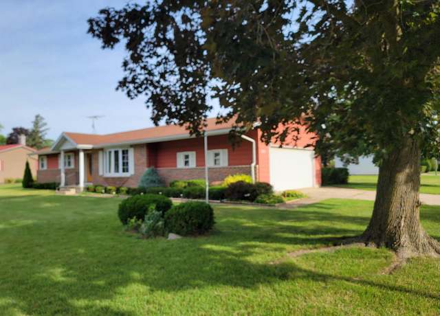 Property at 207 Cedar Ave, Brodhead, WI 53520, 3 beds, 1.5 baths