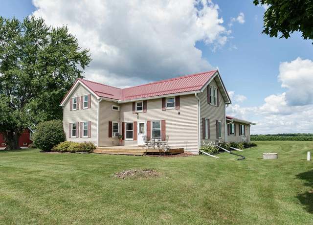 Property at 722 Maple Grove Rd, Edgerton, WI 53534, 4 beds, 3 baths