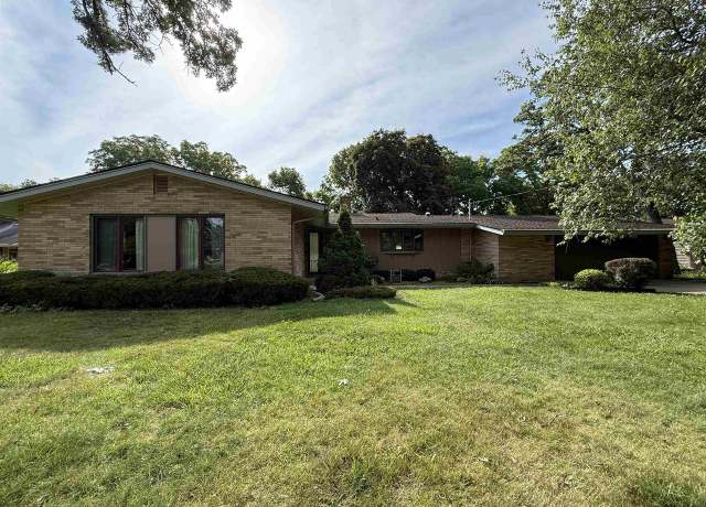 Property at 1839 Arrowhead Dr, Beloit, WI 53511, 3 beds, 2.5 baths