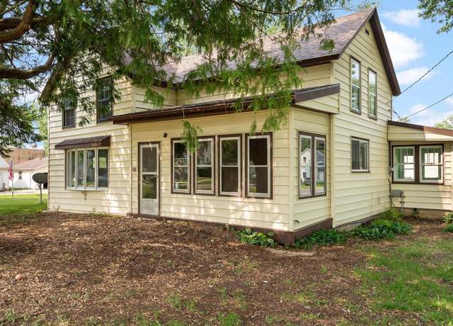 Property at 402 Brodhead St, Mazomanie, WI 53560, 4 beds, 1.5 baths
