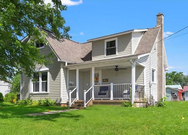 Property at 6108 W Maple St, Lancaster, WI 53813, 3 beds, 1.5 baths
