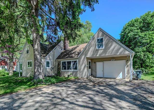 Property at 1614 Lake View Ave, Madison, WI 53704, 3 beds, 1 bath