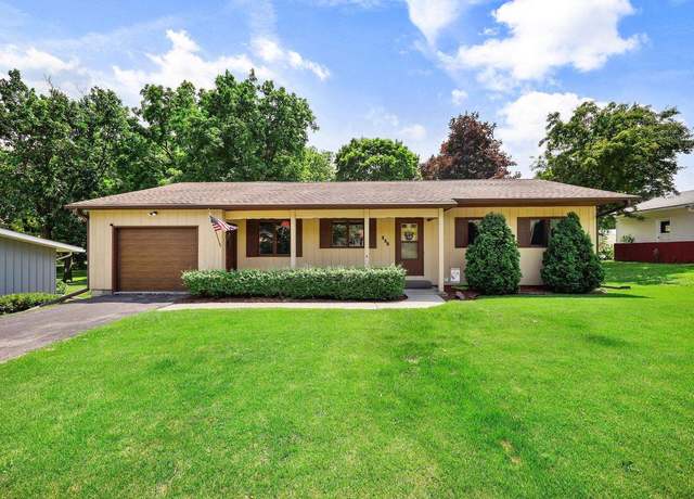 Property at 135 13th Ave, Baraboo, WI 53913, 3 beds, 2 baths