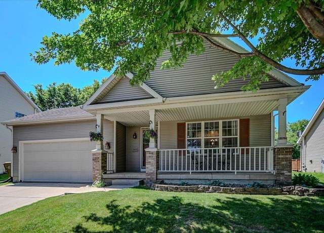 Property at 5421 Hazelcrest Dr, Madison, WI 53704, 3 beds, 2.5 baths