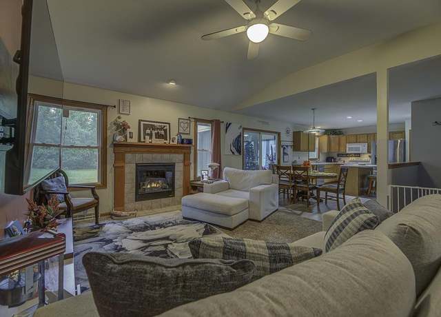 Property at 126 Deanna Dr, Evansville, WI 53536, 4 beds, 3 baths