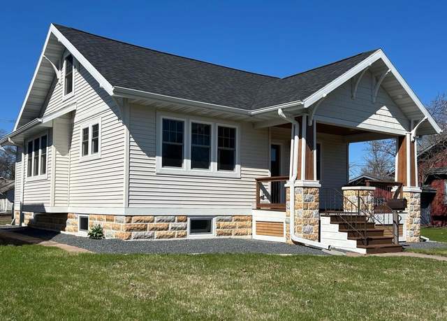 Property at 1019 Ellis Ave, Ashland, WI 54806, 4 beds, 2 baths