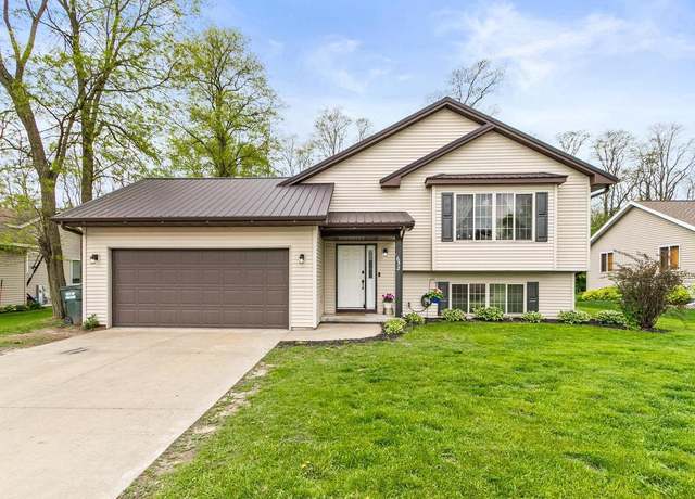 Property at 632 Grove St, Portage, WI 53901, 4 beds, 2 baths