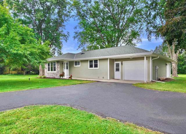 Property at 1360 S Concord Rd, Oconomowoc, WI 53066, 2 beds, 1 bath