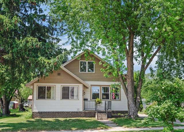 Property at 317 E Franklin St, Portage, WI 53901, 3 beds, 1.5 baths