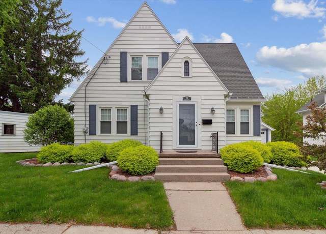 Property at 108 N Maple St, Watertown, WI 53094, 3 beds, 1.5 baths