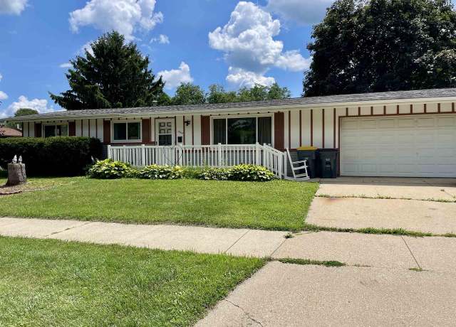 Property at 1004 27th St, Monroe, WI 53566, 3 beds, 2 baths