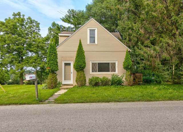 Property at 694 Fox Ln, Waterloo, WI 53594, 2 beds, 1.5 baths