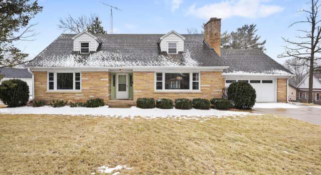 Photo of 141 Hillcrest Cir, Sun Prairie, WI 53590