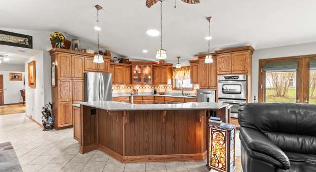 Photo of 811 9th St, Baraboo, WI 53913