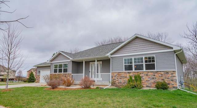 Photo of 1905 Hawks Ridge Dr, Verona, WI 53593