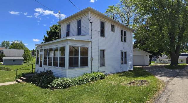 Photo of 335 E Elm St, Lancaster, WI 53813