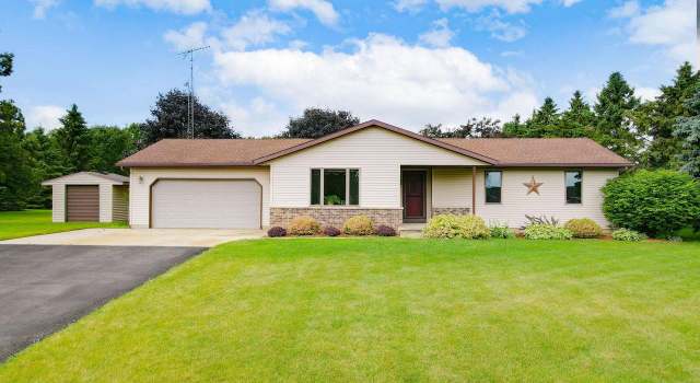 Photo of N821 Lake View Dr, Reeseville, WI 53579