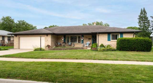 Photo of 1418 N Sumac Dr, Janesville, WI 53545