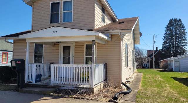 Photo of 219 E Merrimac St, Dodgeville, WI 53533