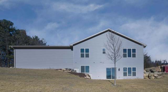 Photo of 1440 Martiny Ct, Baraboo, WI 53913