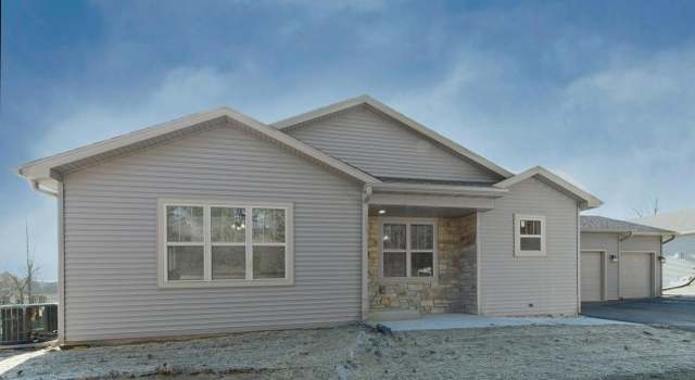 Photo of 1440 Martiny Ct, Baraboo, WI 53913
