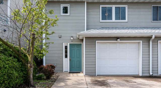 Photo of 37 Ponwood Cir, Madison, WI 53717