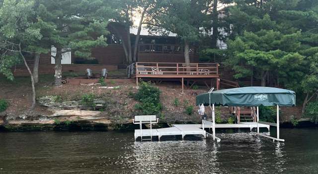 Photo of 674 E Hiawatha Dr, Wisconsin Dells, WI 53965