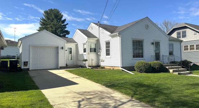 Photo of 140 W Manchester St, Markesan, WI 53946