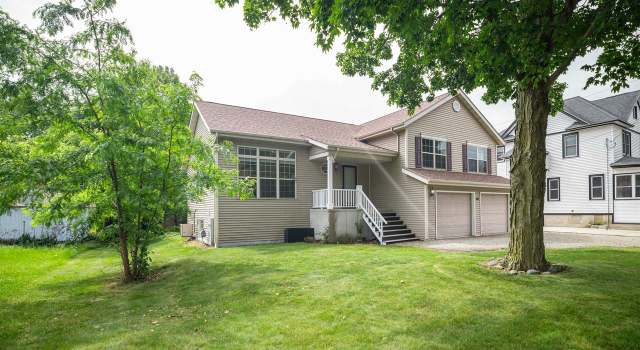 Photo of 301 Lincoln Ave, Reeseville, WI 53579
