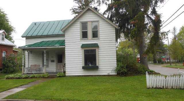 Photo of 936 Council St, Baraboo, WI 53913