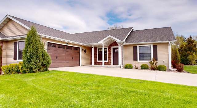 Photo of 421 John Michael Dr, Jefferson, WI 53549