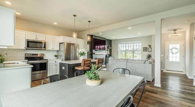 Photo of 6111 E Red Oak Trl, Mcfarland, WI 53558