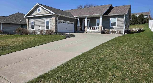 Photo of 212 Chapel Hill Dr, Johnson Creek, WI 53038
