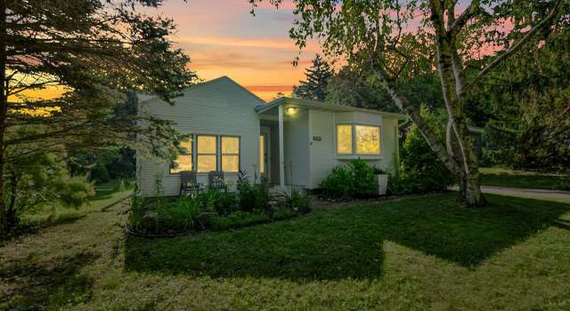 Photo of 401 Merrill Crest Dr, Madison, WI 53705