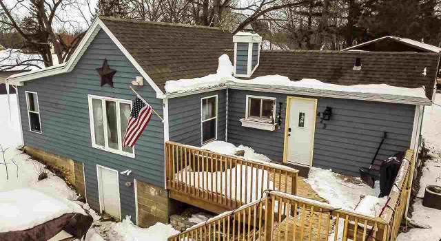 Photo of 423 Cross St, Poynette, WI 53955