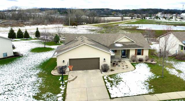 Photo of 1103 Edgeview Dr, Janesville, WI 53545