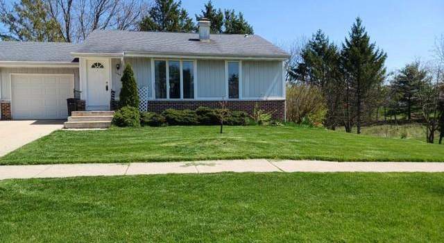 Photo of 1044 N Wuthering Hills Dr, Janesville, WI 53546