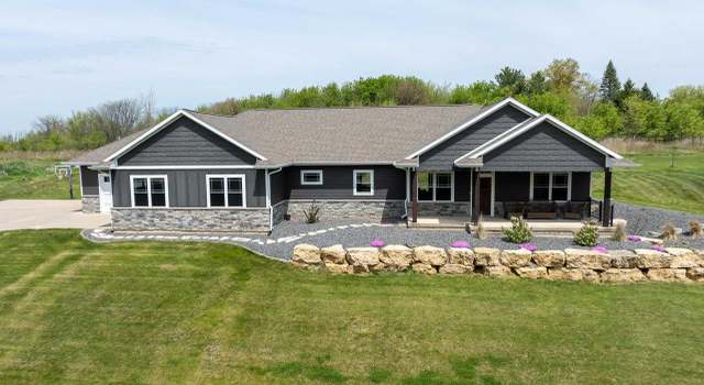 Photo of 4190 Bluff Point Ct, Hazel Green, WI 53811