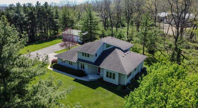 Photo of 6460 Shady Bend Rd, Verona, WI 53593