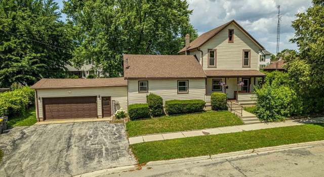 Photo of 833 11th St, Monroe, WI 53566