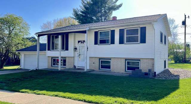 Photo of 715 Connie Rd, Baraboo, WI 53913