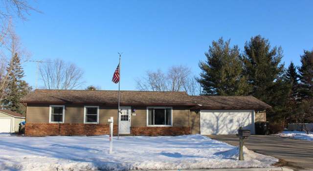 Photo of 409 N Lexington Pkwy, Deforest, WI 53532