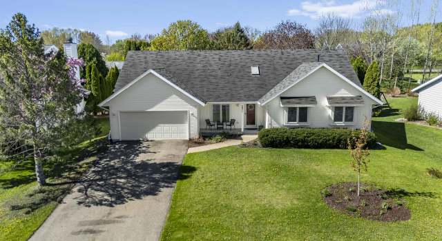 Photo of 2871 Charleston Dr, Fitchburg, WI 53711