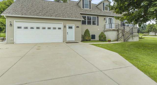 Photo of 6712 Windsor Ridge Ln, Windsor, WI 53598