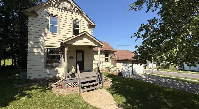 Photo of 738 Main St, Darlington, WI 53530