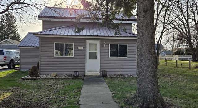 Photo of 230 S Gilbert St, Footville, WI 53537