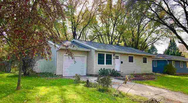 Photo of 5921 Meadowood Dr, Madison, WI 53711