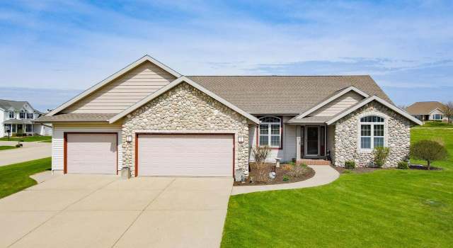 Photo of 942 Cambridge Dr, Janesville, WI 53548